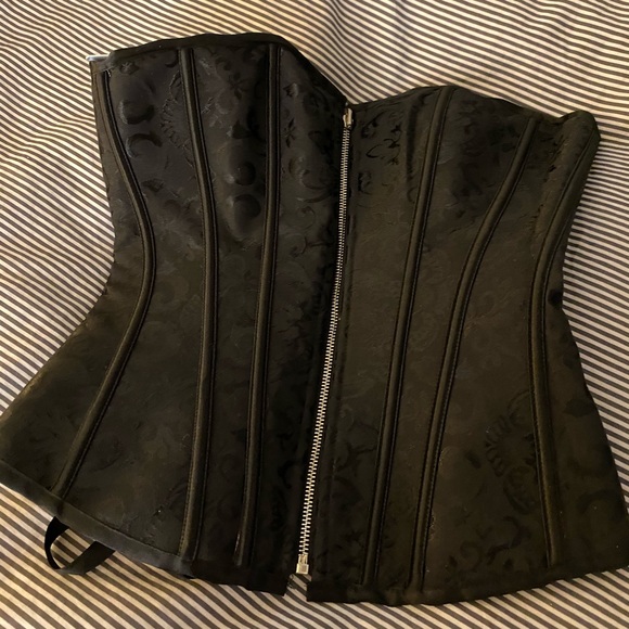 *SOLD* Corset Black Ribbon - Picture 2 of 3